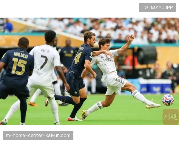 皇马5-1大胜贝蒂斯 贡萨洛上演帽子戏法紧追巴萨